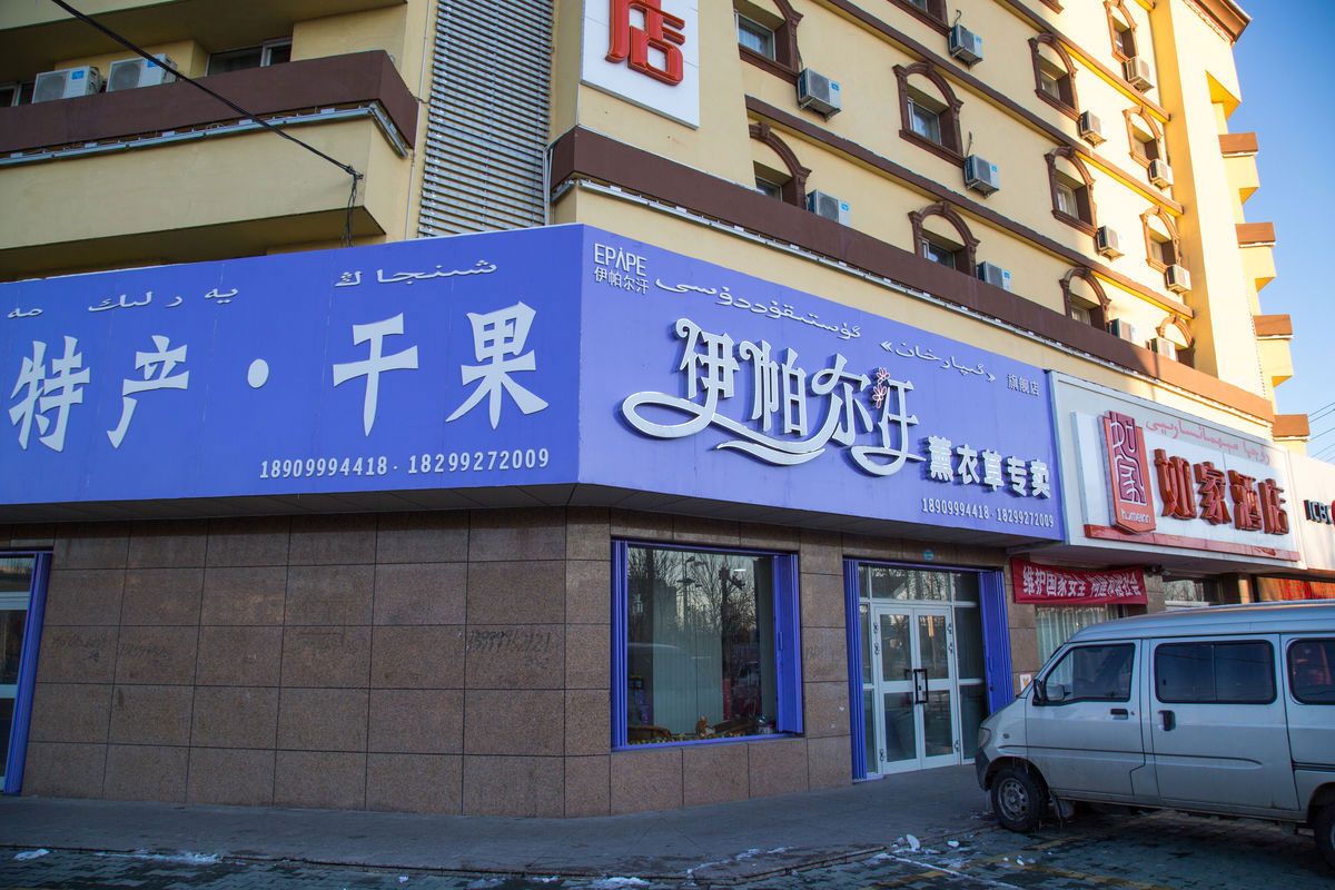 深圳噴繪公司的廣告設(shè)計費用是怎么收費？