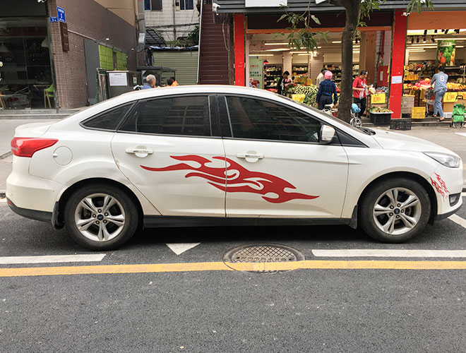 汽車(chē)貼腰線交警管么