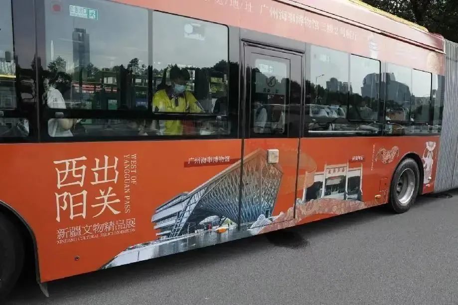 看巴士車(chē)身廣告貼如何玩轉(zhuǎn)節(jié)日