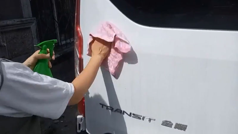 車貼的安裝方法、流程及注意事項(xiàng)的濕貼法