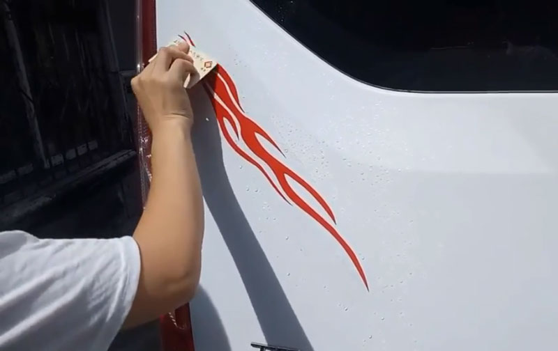 車貼的安裝方法、流程及注意事項(xiàng)的濕貼法