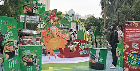 戶外主題活動(dòng)噴繪布置 KT板畫(huà)架?chē)娎L制作 KT板布置康師傅主題活動(dòng)